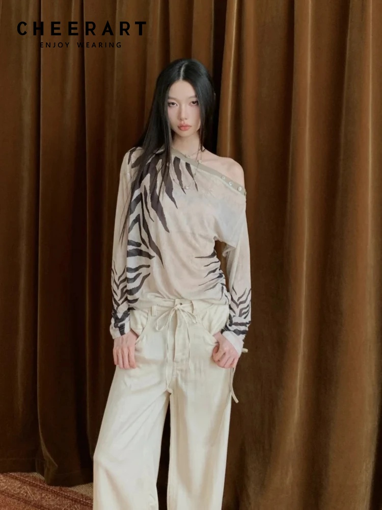 Street Fashion Fall 2025 - CHEERART zèbre épaules dénudées concepteur à